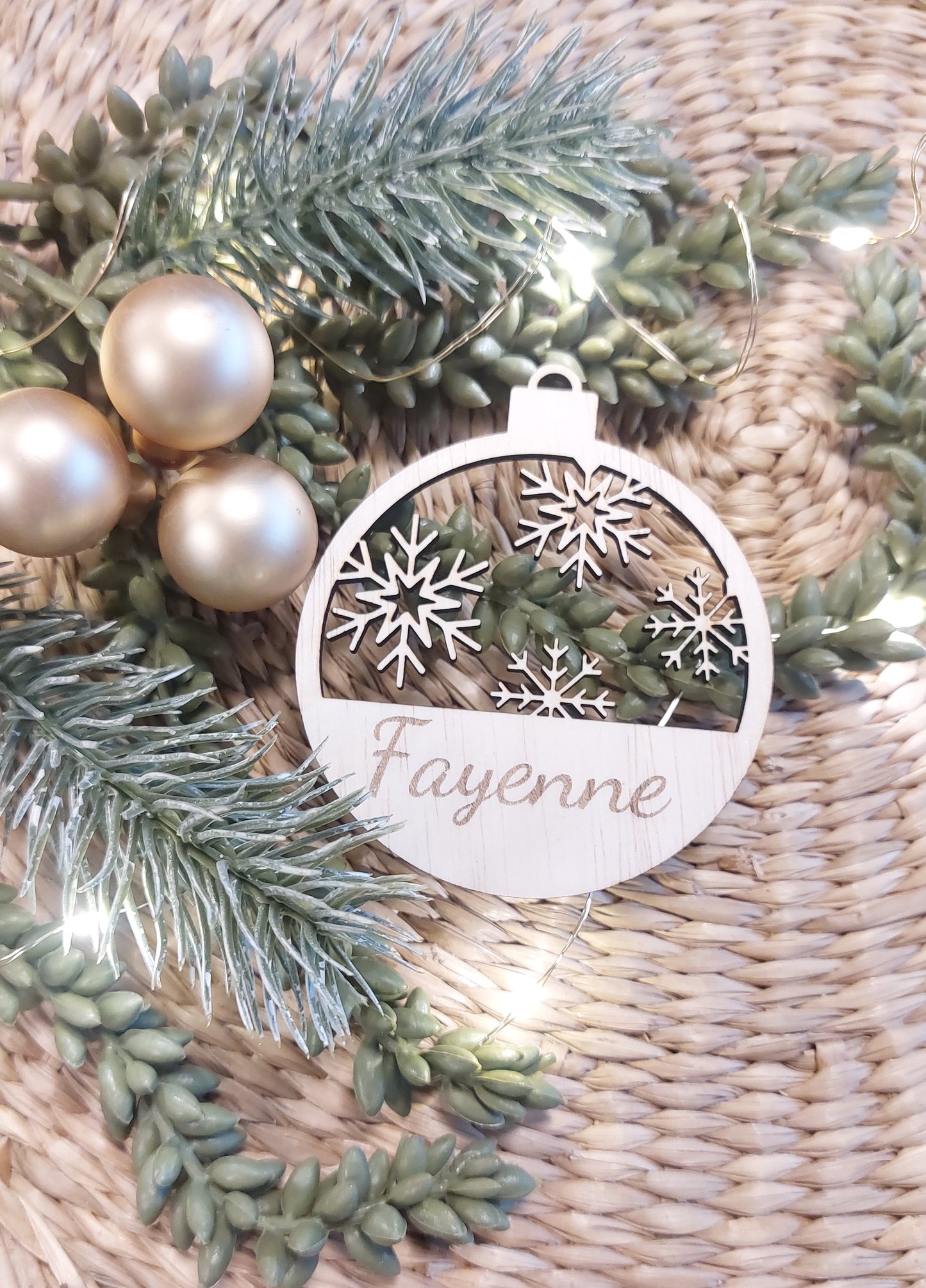 Gepersoaliseerde gegraveerde kerstbal van hout