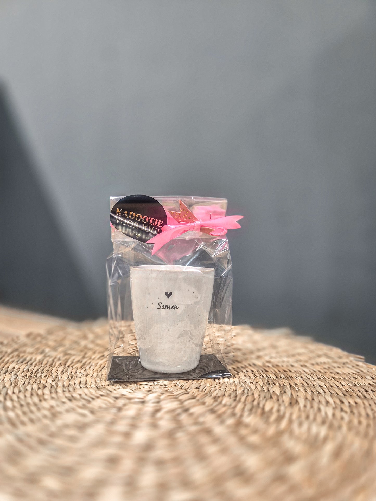 Gepersonaliseerd mokje met tekst samen. Leuk verpakt als cadeautje