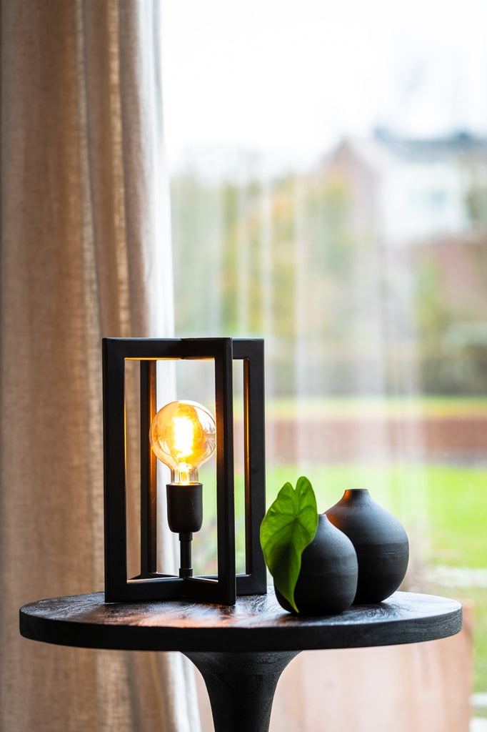 Moderne Tafellamp MACE - Mat Zwart, Eigentijds en Uniek Ontwerp, Perfect voor Bijzettafels en Nachtkastjes.