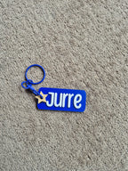 Sleutelhanger met naam Jurre en kleur blauw. 