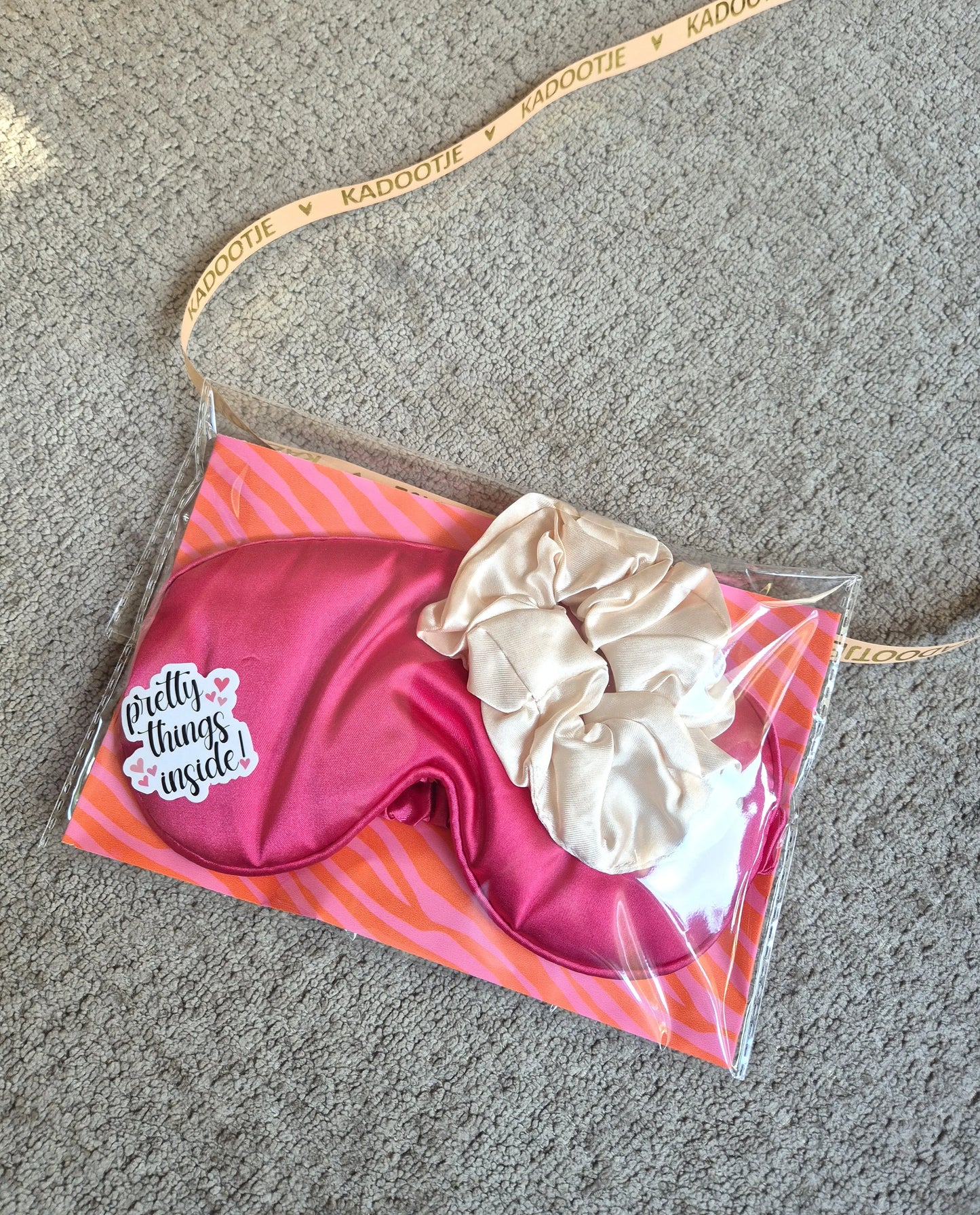 Avondvierdaagse cadeautje slaapmasker rood & scrunchie