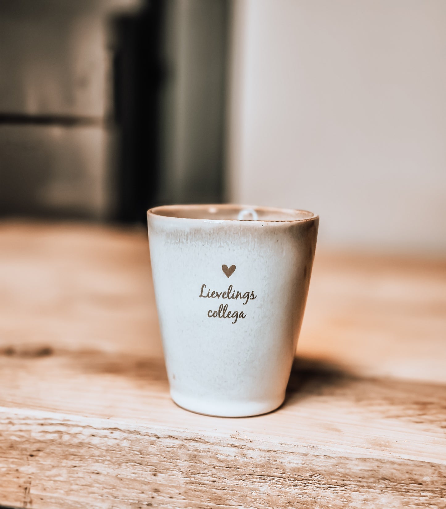 Beige mok met tekst lievelings collega en een hartje