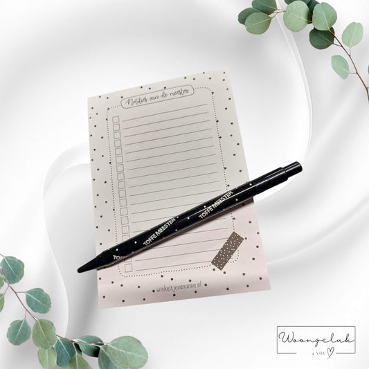 Leuk en origineel cadeau voor de meester: een notitieblok ("Notities van de Meester") en een pen ("Toffe Meester"), perfect als bedankje of Meesterdag verrassing.