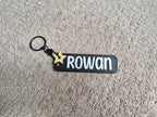gepersonaliseerde sleutelhanger met naam Rowan zwart en sterhangertje