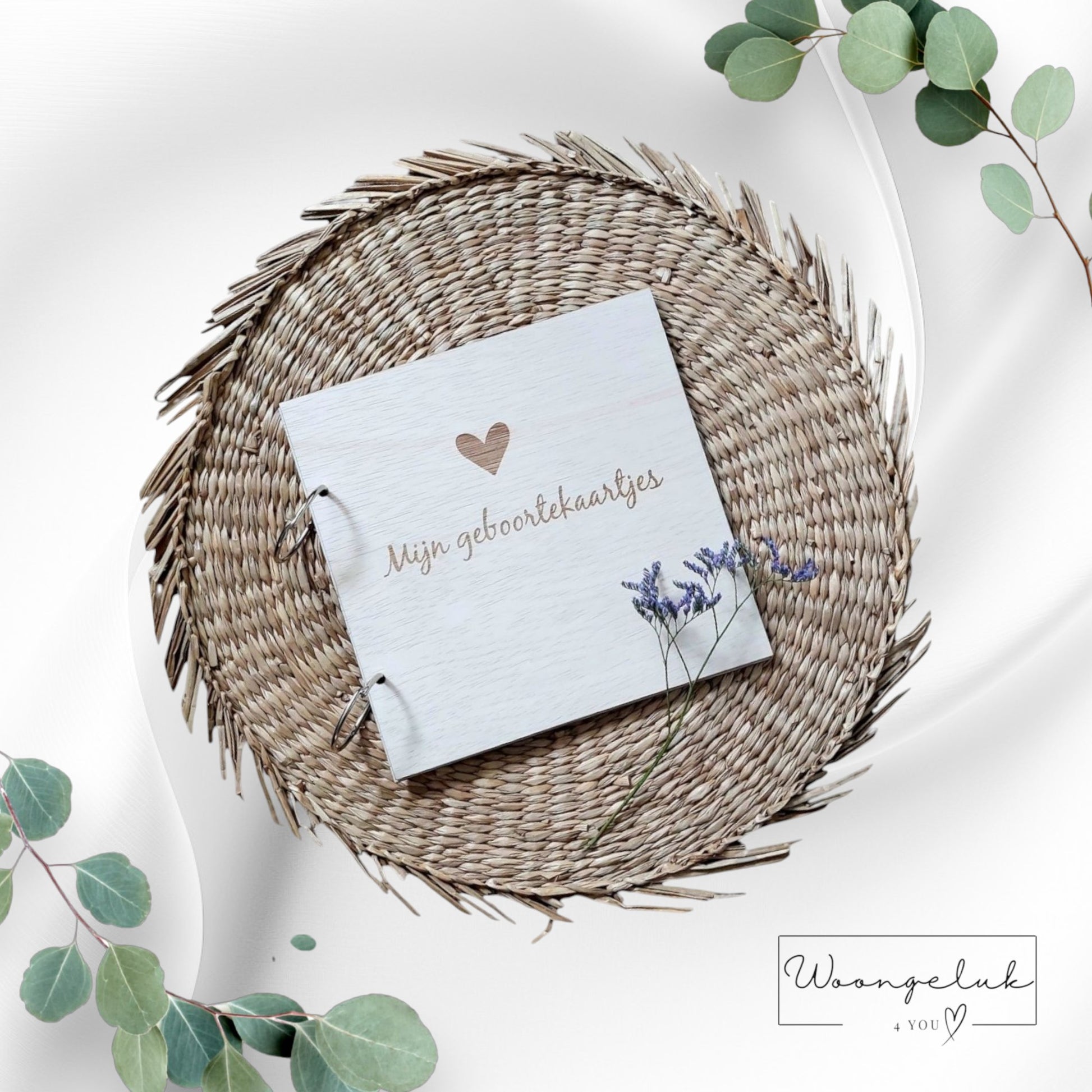 Houten bewaarbundel voor geboortekaartjes