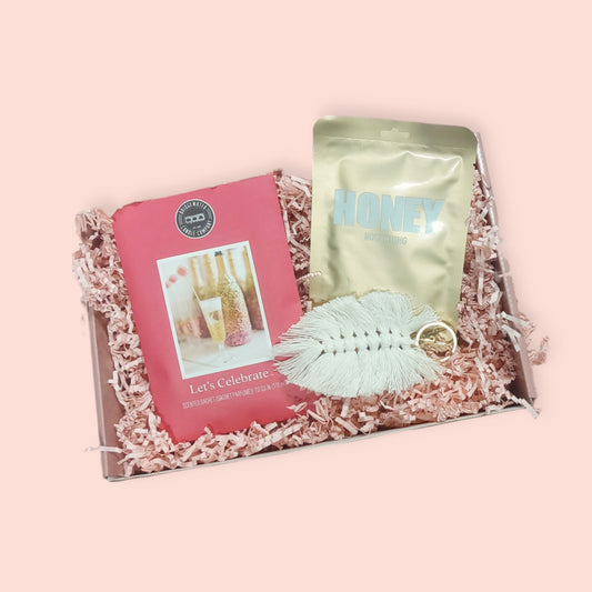 Roze cadeaubox celebrate. Cadeau voor haar 