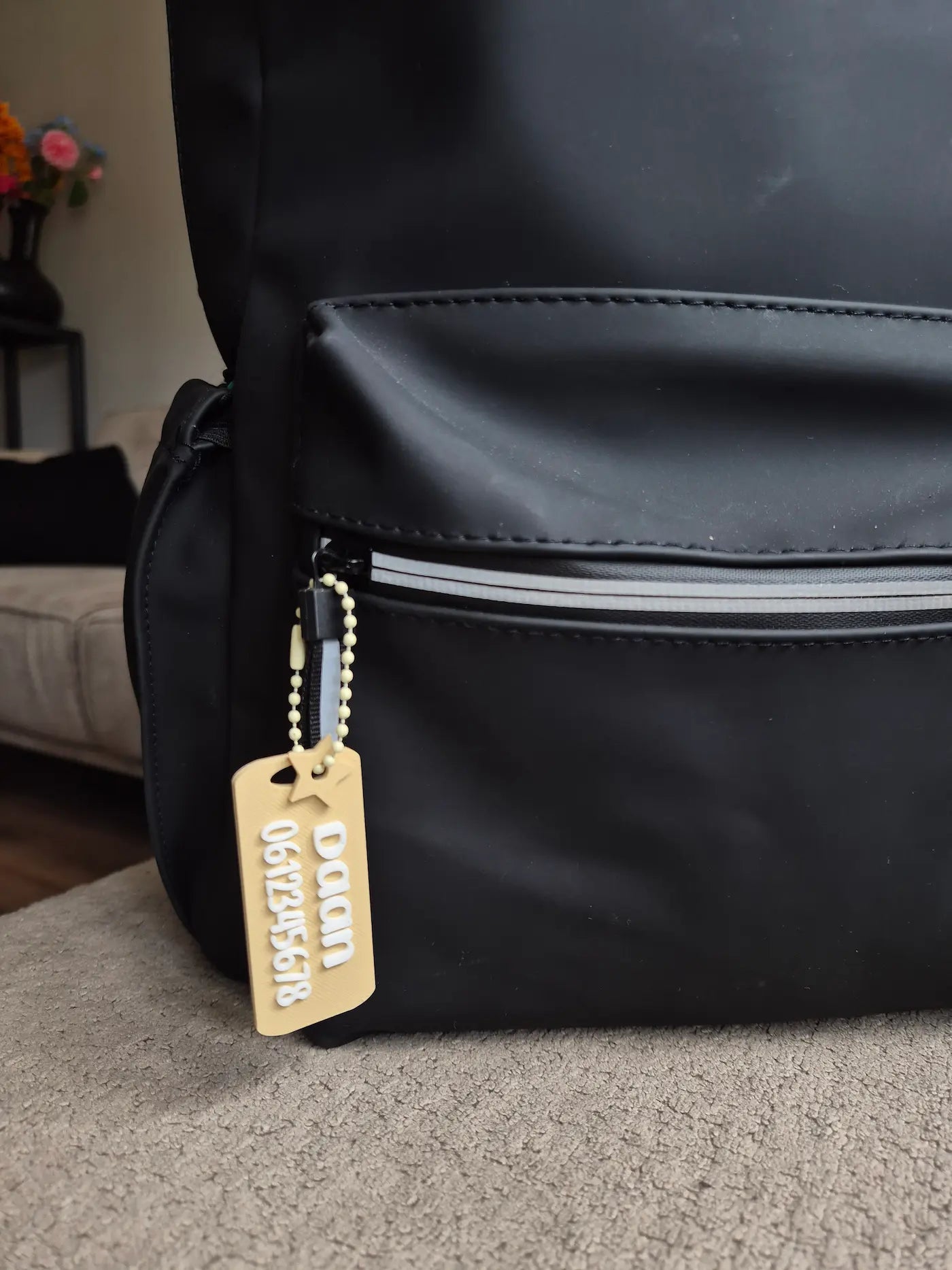 SOS sleutelhanger beige met naam en nummer met ster hanger