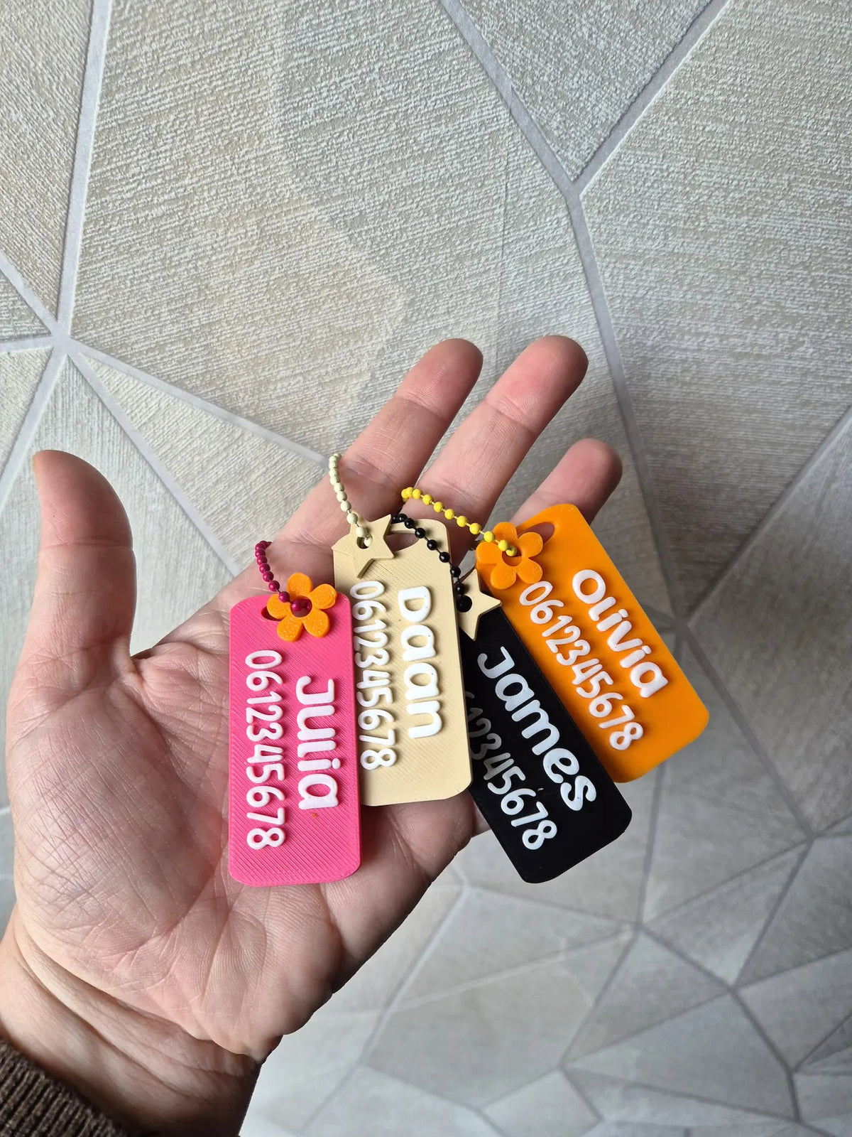 sos sleutelhanger met naam en telefoonnummer te personaliseren in eigen kleuren