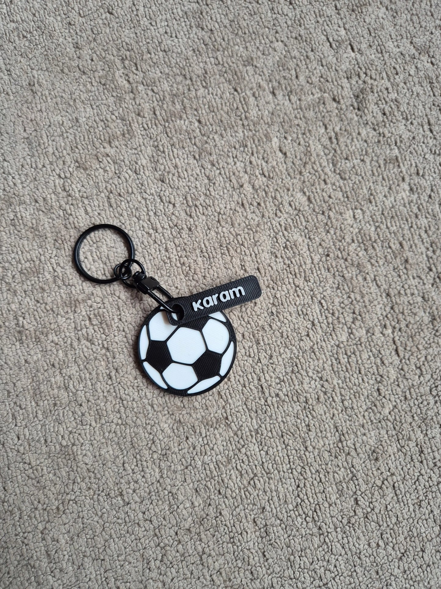 Voetbalsleutelhanger gepersonaliseerd met naam en clipsluiting