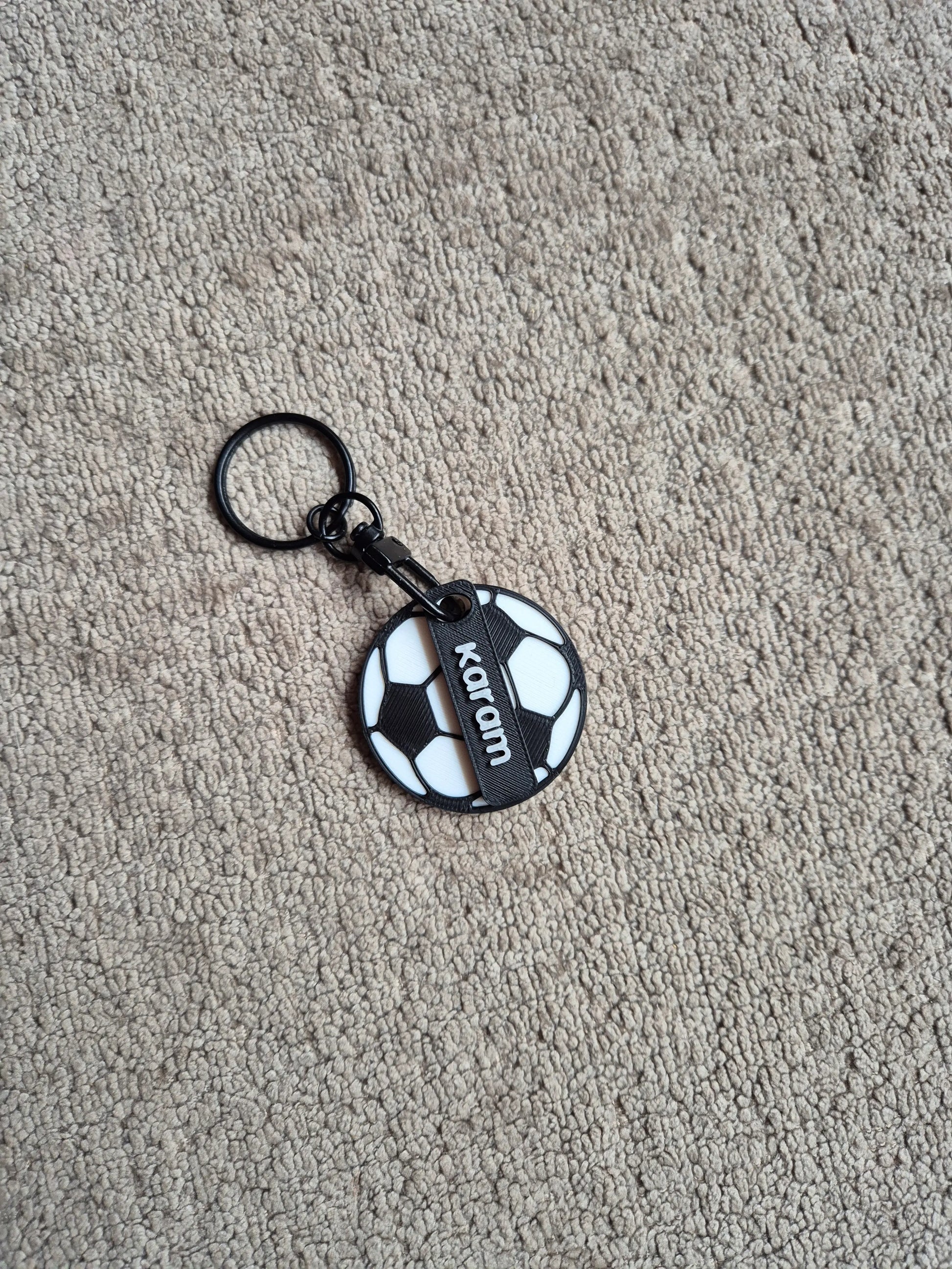 Voetbalsleutelhanger gepersonaliseerd met naam en clipsluiting