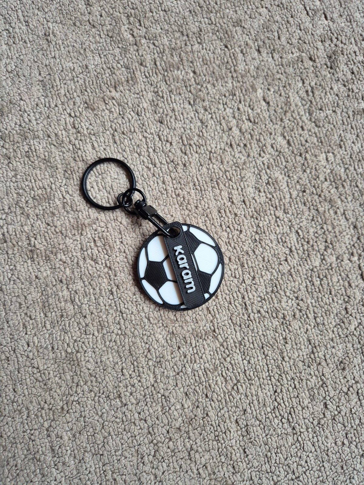Voetbalsleutelhanger gepersonaliseerd met naam en clipsluiting