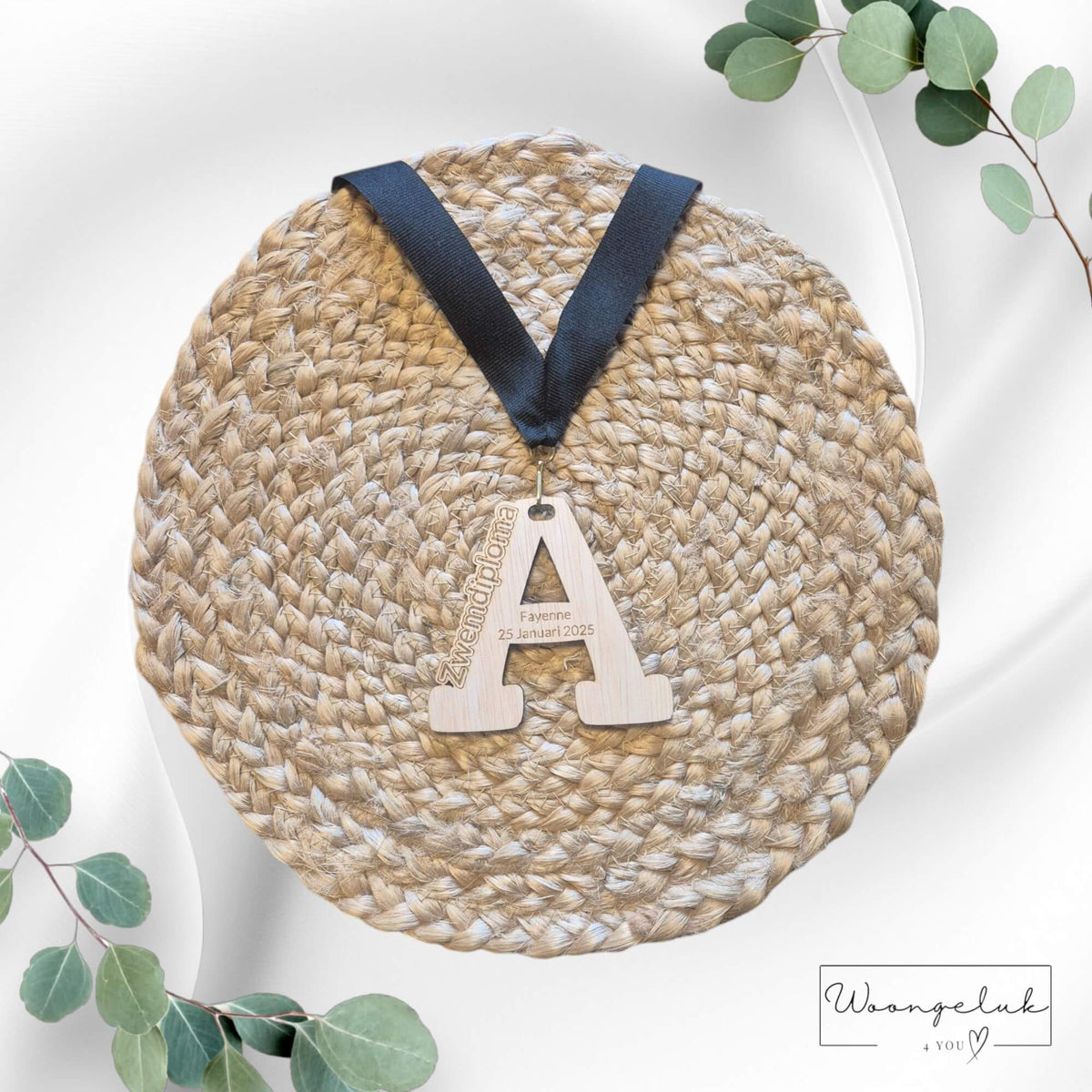 Gepersonaliseerde medaille voor zwemdiploma A, met naam, datum en lint in zwart, roze of blauw. Het perfecte aandenken voor jonge zwemkampioenen