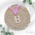 Gepersonaliseerde medaille voor zwemdiploma B, met naam, datum en lint in zwart, roze of blauw. Perfect cadeau voor jonge zwemkampioenen.