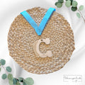 Gepersonaliseerde medaille voor zwemdiploma C, met naam, datum en lint in zwart, roze of blauw. Perfect cadeau voor jonge zwemkampioenen