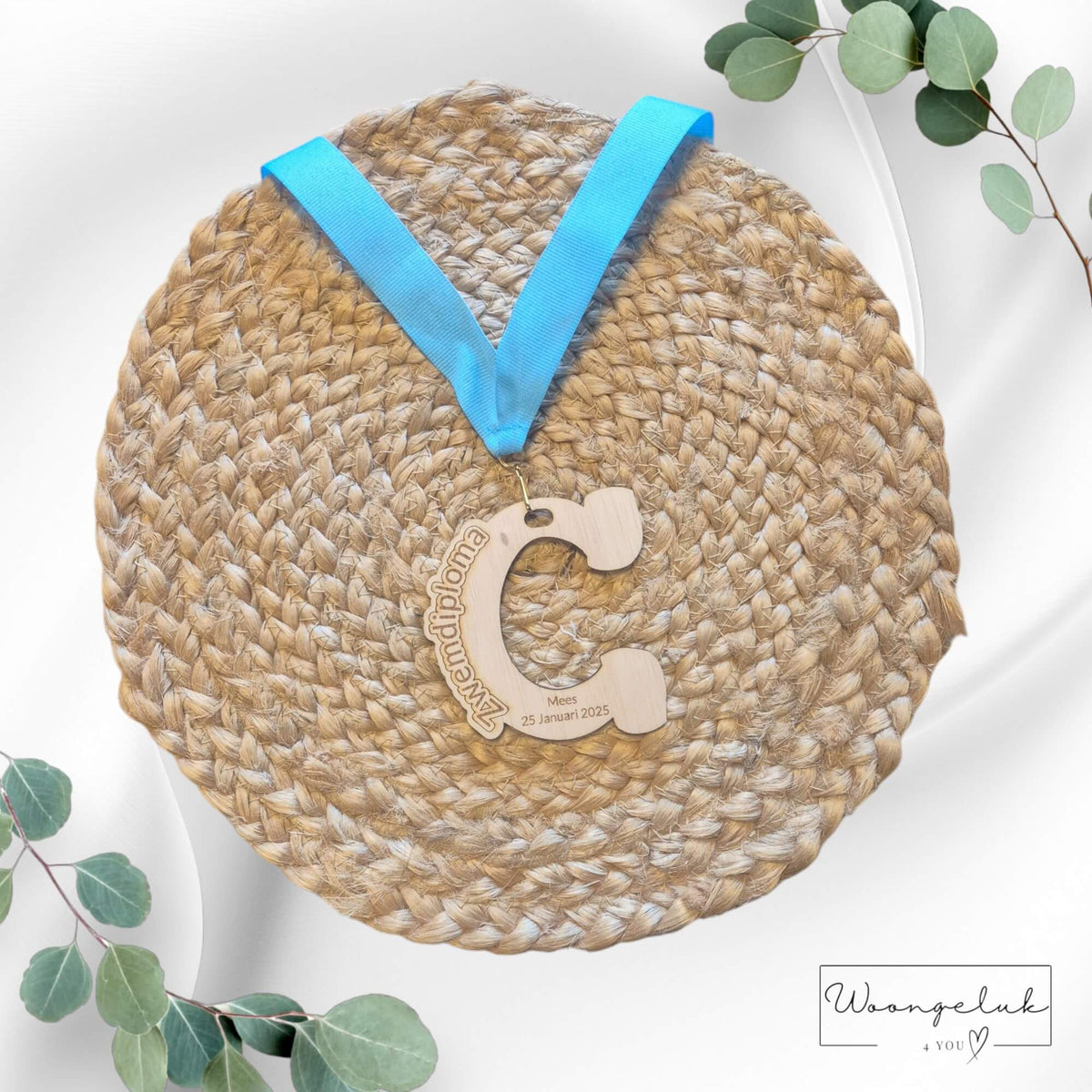 Gepersonaliseerde medaille voor zwemdiploma C, met naam, datum en lint in zwart, roze of blauw. Perfect cadeau voor jonge zwemkampioenen