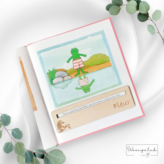 Gepersonaliseerde leeswijzer voor paardenliefhebbers met paardenillustratie en de naam van het kind, gemaakt van 3mm hout.