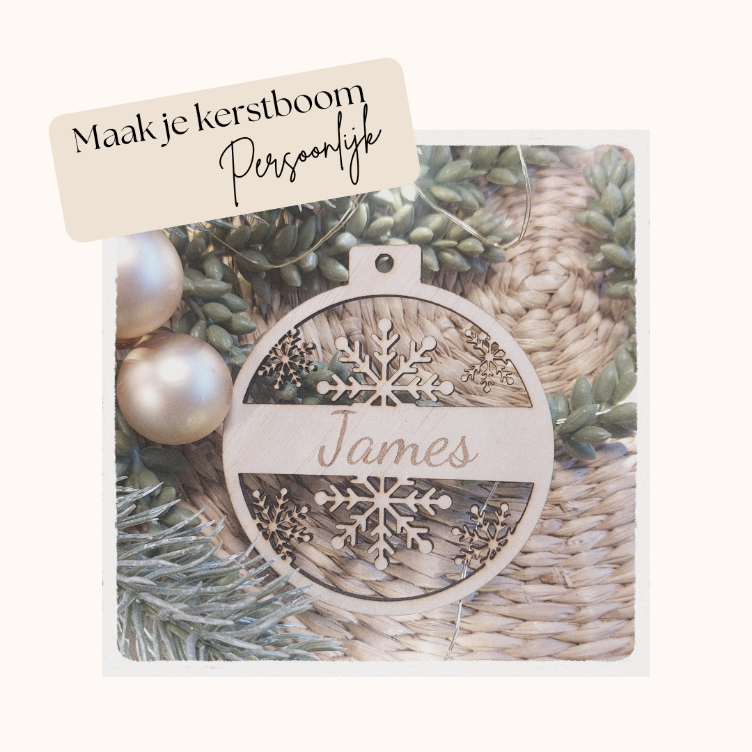 houten kerstbal van hout gepersonaliseerd met eigen naam