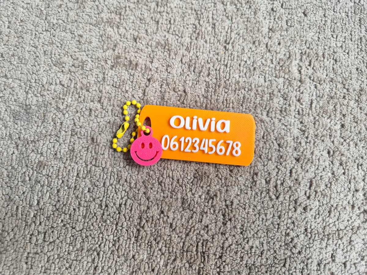 SOS Sleutelhanger oranje met naam en telefoonnummer en een smiley hanger