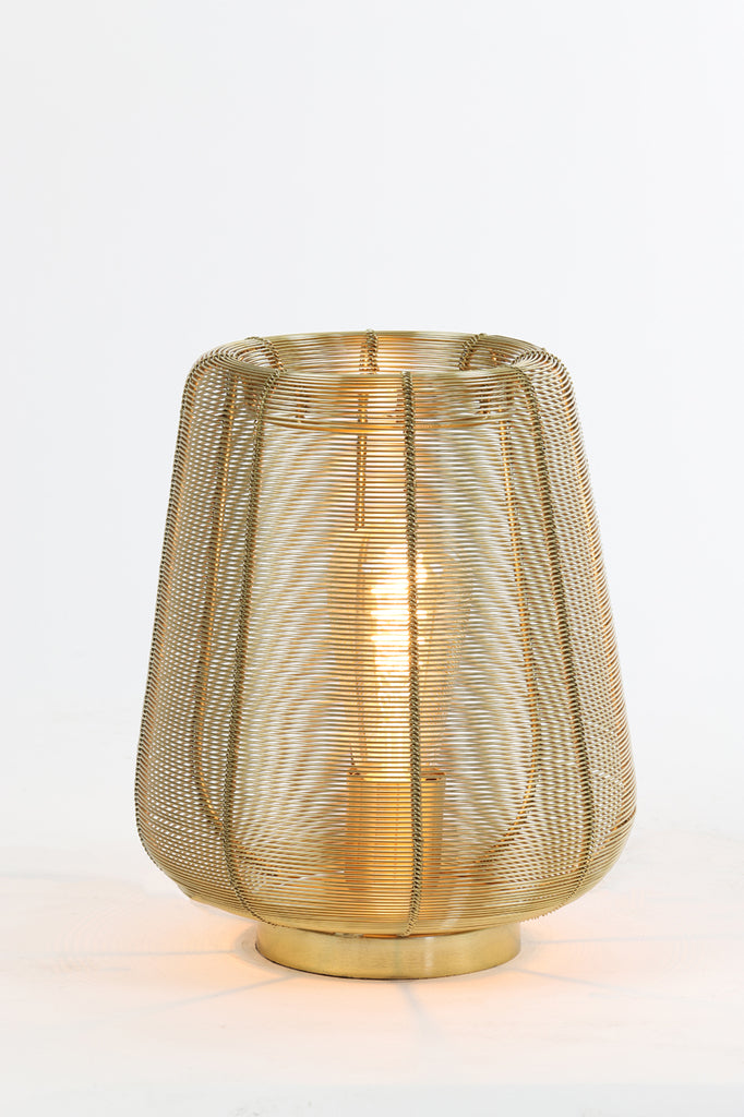 Opvallende Tafellamp ADETA in Goud - Horizontale Metaaldraden, Perfect voor Sfeervolle Verlichting.