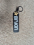 zwarte gepersonaliseerde sleutelhanger met naam Bryan en een sterhangertje